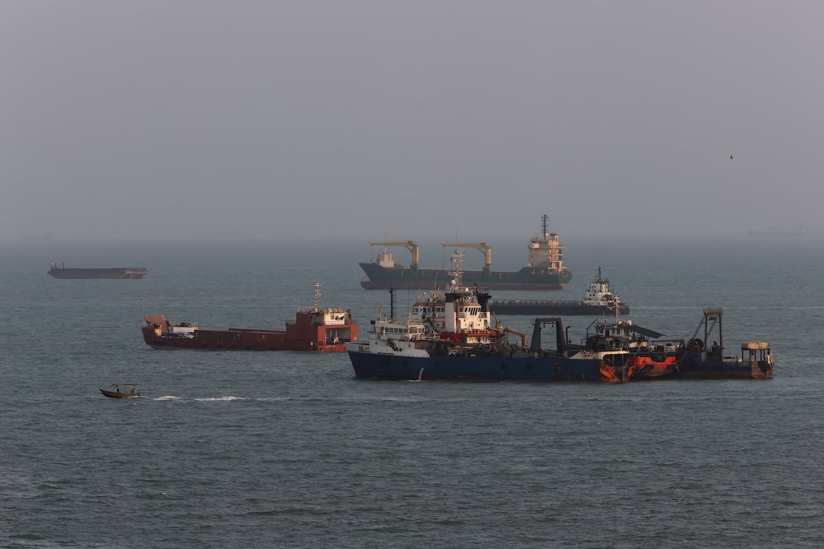 EE UU dispara contra un barco de Panamá por tratar de saltarse el bloqueo de los puertos iraníes decretado por Trump