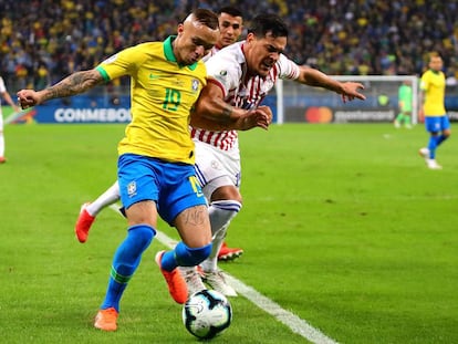 Everton, durante el partido ante Paraguay.