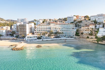 El hotel Santos Nixe Palace, frente a Cala Major.