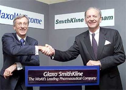 Jean-Pierre Garnier (a la derecha), al asumir la dirección de Glaxo Smithkline en enero de 2000.