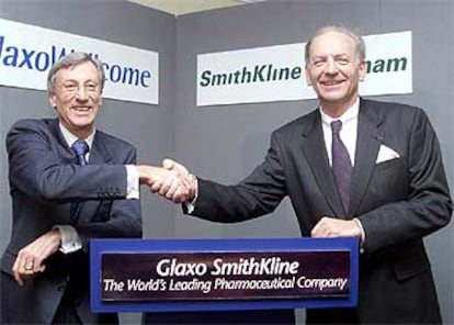 Jean-Pierre Garnier (a la derecha), al asumir la dirección de Glaxo Smithkline en enero de 2000.