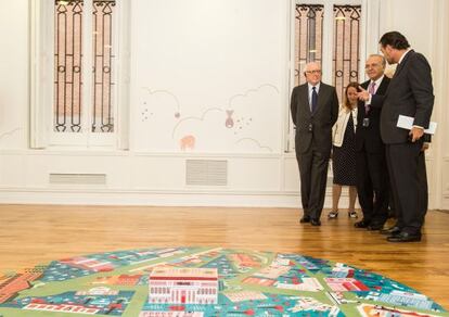 Pérez-Llorca, Fainé y Zugaza, en el nuevo pabellón infantil del Prado.