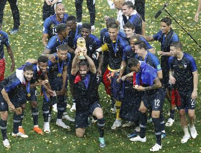 dores del equipo francés celebran la victoria en el Mundial de Rusia.