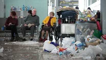 Aspecte de l'aeroport del Prat durant la passada vaga de neteja.