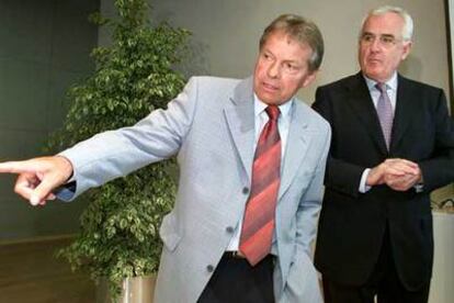 El ex presidente del comité de empresa de Volkswagen K. Volkert (izquierda), con el ex directivo Peter Hartz.