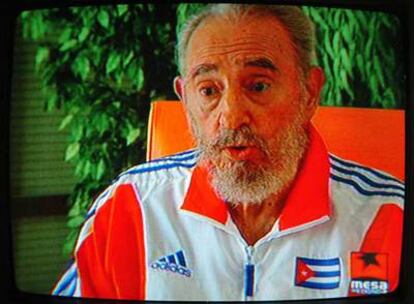 Imagen tomada del programa <i>Mesa redonda</i>, de la TV cubana, este 4 de junio de 2007, durante el anuncio de una entrevista con el líder cubano Fidel Castro que será transmitida el martes en ese programa.