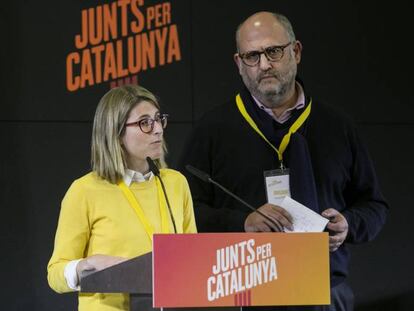 Eduard Pujol, portavoz de Junts X Catalunya y Elsa Artadi, comentan las las primeras proyecciones de voto.