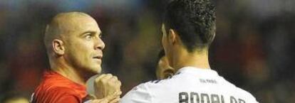 Pandiani ante Cristiano Ronaldo en 2013.