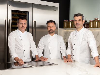 Oriol Castro, Eduard Xatruch y Mateu Casañas, en una imagen proporcionada por el restaurante Disfrutar.