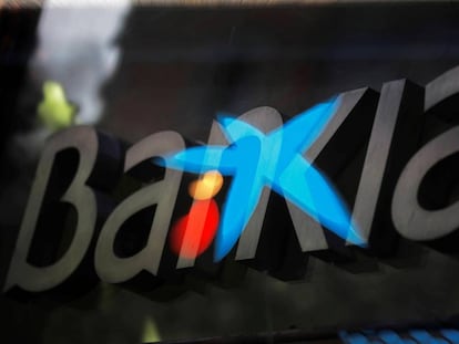 MADRID, 04/09/2020.- Fotografía de multiexposición que muestra los logotipos de las entidades bancarias Bankia y CaixaBank