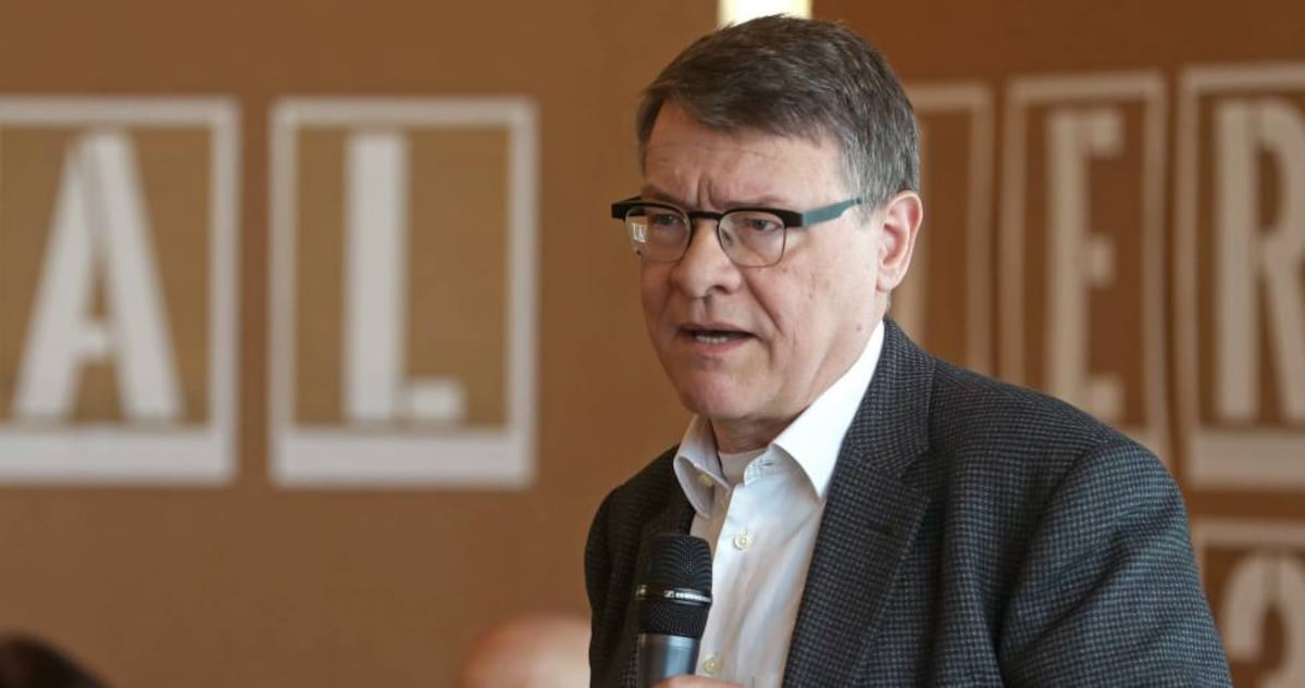 Exministros del PSOE piden adelantar las elecciones y la...