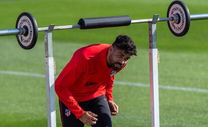 Diego Costa, durante el último entrenamiento del Atlético previo al partido con el Alavés en Vitoria.