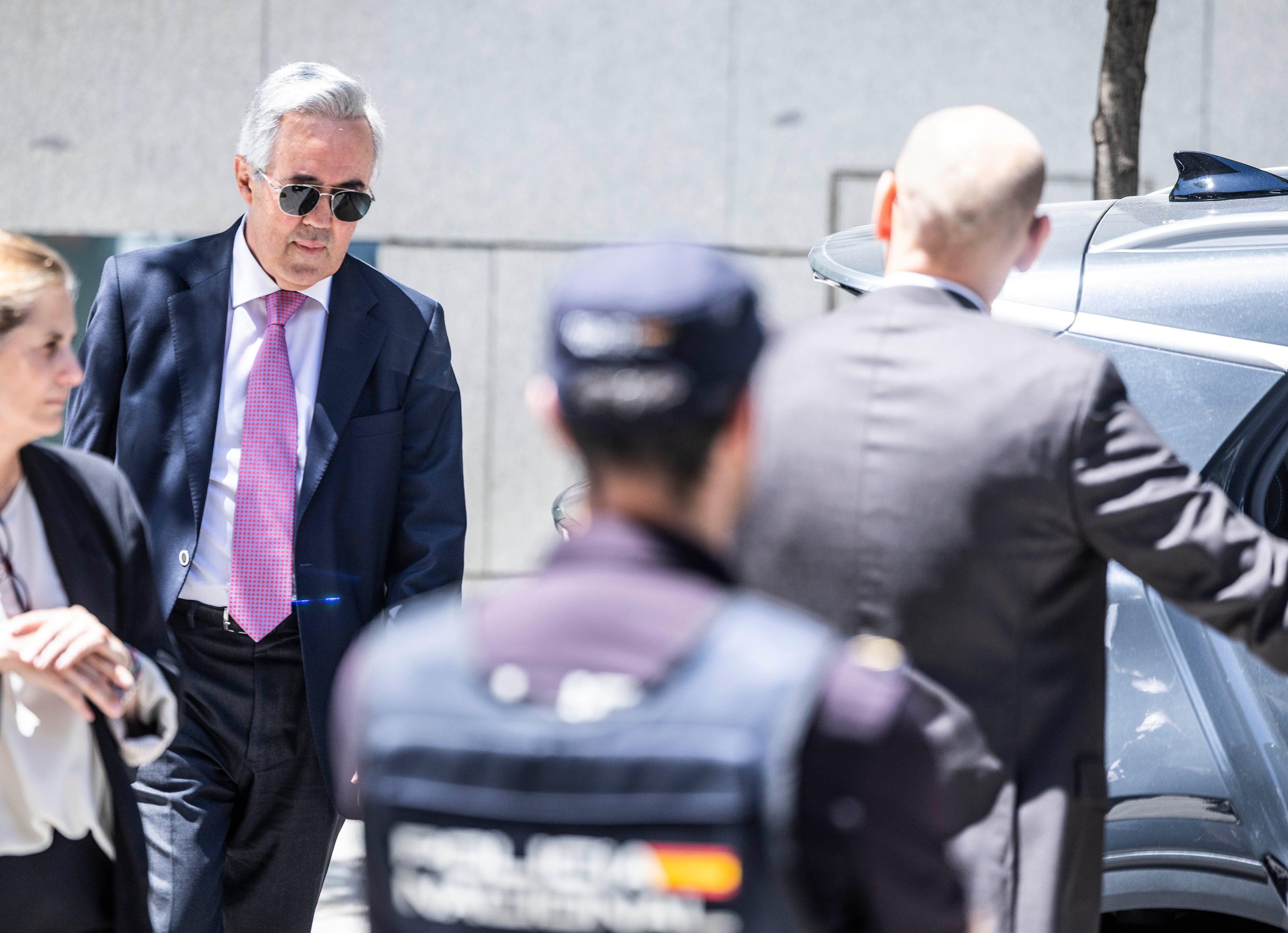 El juez del ‘caso Plus Ultra’ frena la primera estrategia desplegada por la defensa de Zapatero