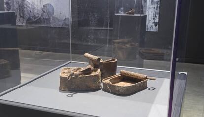 Las latas de conserva recuperadas por Torres del frente del Ebro.