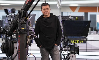 Manu Sánchez, presentador de deportes de los informativos de Antena 3, en el plató este viernes.