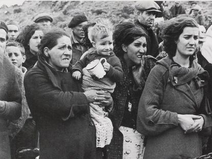 Refugiados españoles en el campo de concentración de Argelès-sur-Mer (Francia), en 1939.