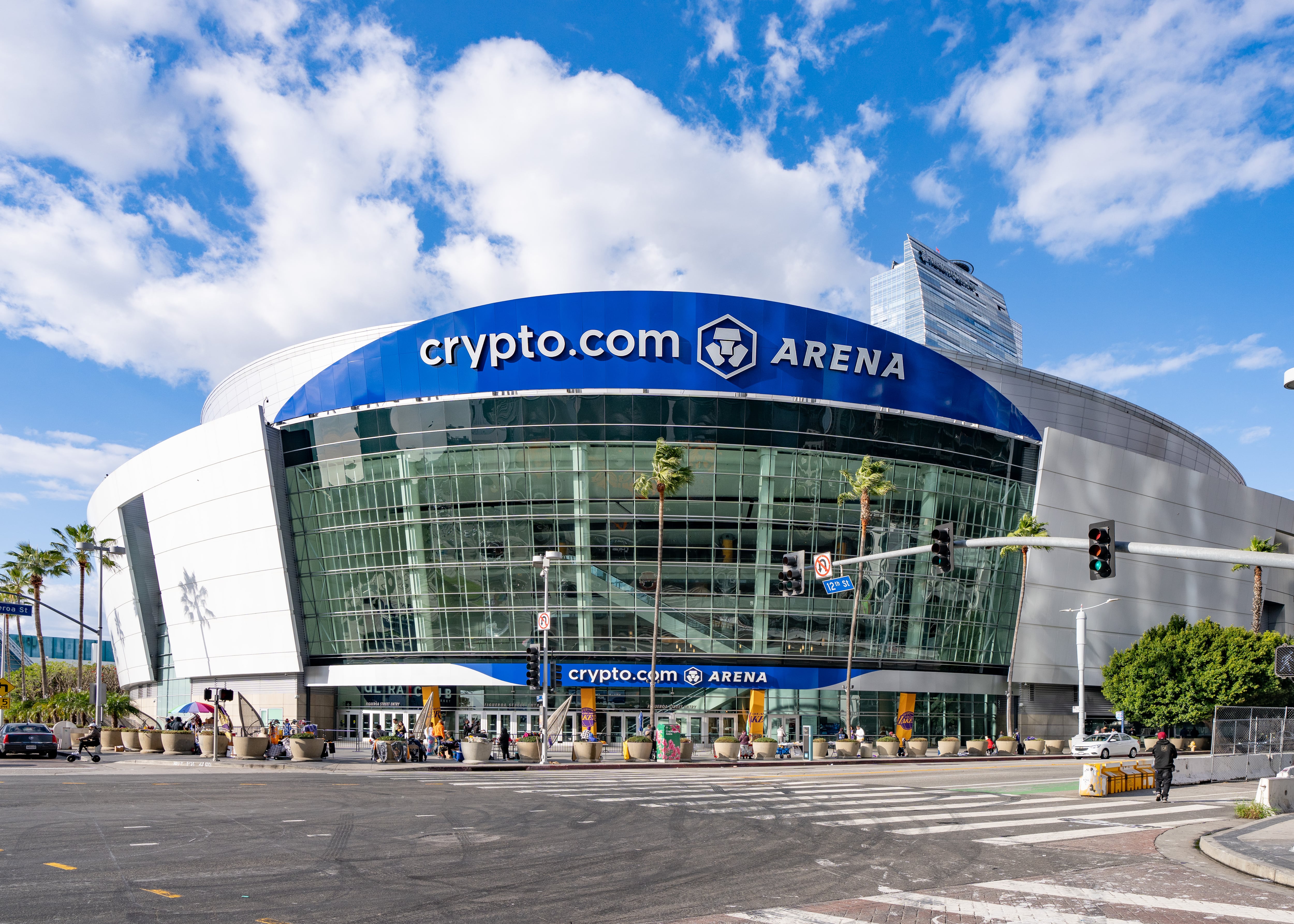 Exterior del estadio de Los Angeles Lakers en California.