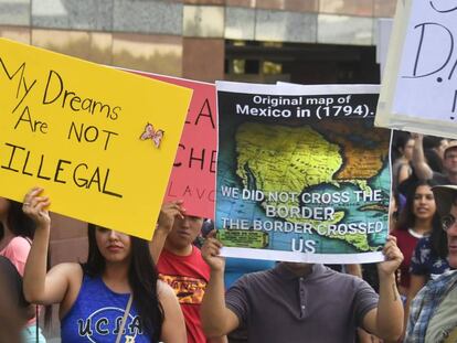 Manifestação a favor do programa Daca, nesta sexta-feira em Los Angeles.