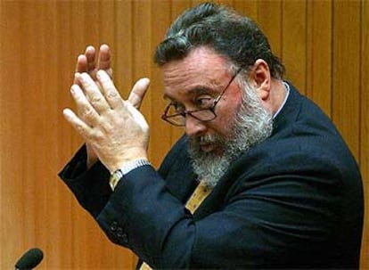 Enrique López Veiga, consejero de Pesca, durante su comparecencia en el Parlamento gallego.