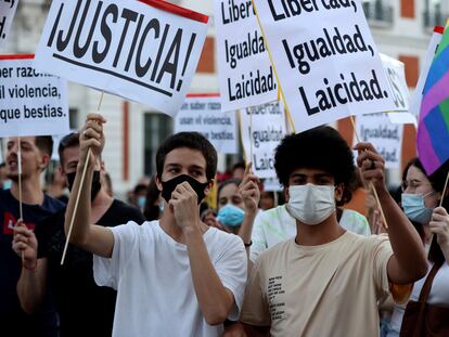 Protesta en la Puerta del Sol de Madrid contra la LGTBIfobia.