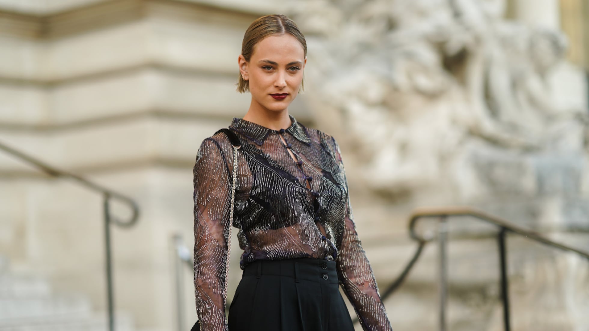 12 blusas negras con transparencias para triunfar estas fiestas Estilo de vida Escaparate EL PAIS