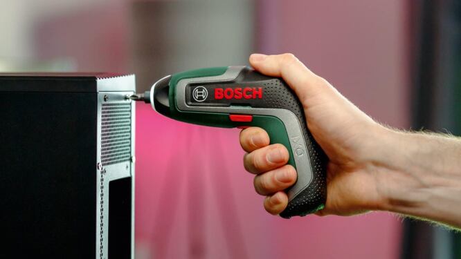 Atornillador de batería compacto y potente.