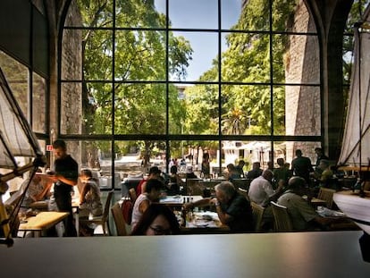 Restaurante Norai, en el Raval de Barcelona, un proyecto del Museo Marítimo en las naves de las Atarazanas Reales.