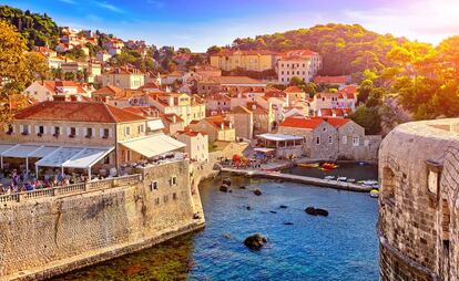 Dubrovnik al atardecer, en la costa Dálmata (Croacia).