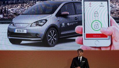 El president de SEAT, Lucca de Meo, presenta la flota elèctrica que faran servir els empleats del centre de dades de VW.