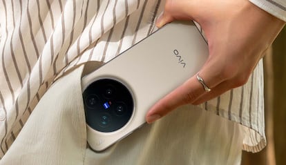 Teléfono vivo X300 Pro en el bolsillo