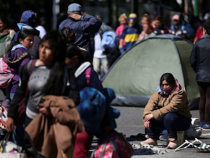 Manifestantes acampan en el centro de Buenos Aires para exigir que se declare la emergencia alimentaria.