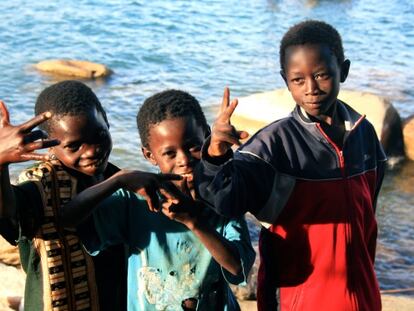 Saludo de unos niños de Nkhata Bay.