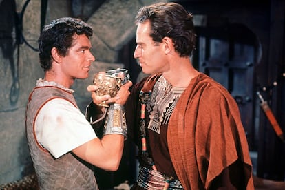 Ben-Hur ( William Wyler, 1959) - 11 Oscars
	

	El Péplum alcanzaba su Everest cinematográfico, el Imperio Romano brillaba sobre el celuloide y el cinemascope nunca será vencido por la televisión. Los Oscar de ese año no pudieron resistirse a la épica y a la carrera de cuadrigas con más adrenalina de la historia. Para los más iniciados quedaba esa historia de amor confidencial entre el judío Ben-Hur y el romano Mesala.