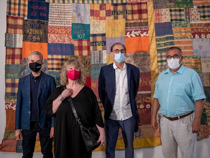 José Luis Pérez Pont, director del Centre del Carme, Maribel Doménech y Emilio Martínez, comisarios de la exposición, y Tino Villora, el pasado viernes en la exposición.