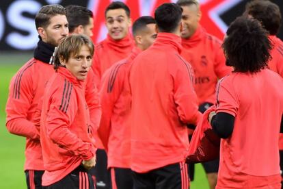 Los jugadores del Real Madrid durante un entrenamiento en Ámsterdam previo al partido contra el Ajax.