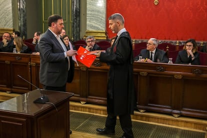 El exvicepresidente de la Generalitat Oriol Junqueras (izquierda) junto a su abogado, Andreu Van den Eynde, en septiembre de 2019, durante el juicio del 'procés' en el Supremo.
