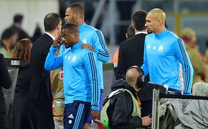 Evra, tras ser expulsado en Guimaraes.