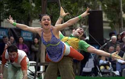 Una de las actuaciones de Circo Imperfecto, en el espacio del Magdalena Circus.