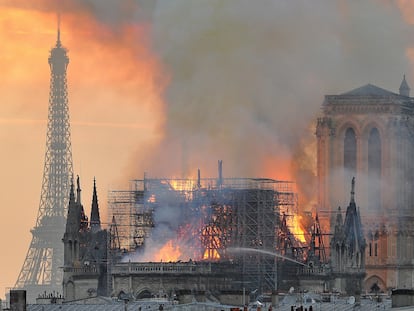 Incendio en la catedral de Notre Dame el 15 de abril de 2019.