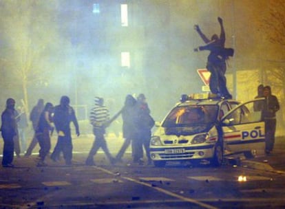 Los disturbios han dejado un resultado de más de 60 herios, entre agentes de la policía y atacantes.