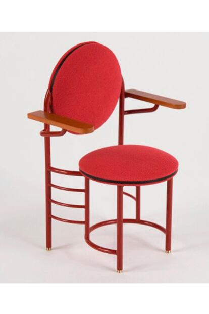 Esta reproducción de la silla Johnson Wax Chair, diseñada por Frank Lloyd Wright en 1939 es totalmente fiel al original, y es una pieza muy interesante de colección. (225 euros)