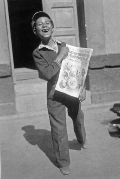 Niño voceador en la capital mexicana.