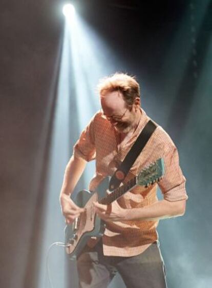 El guitarrista Arto Lindsay, en plena actuación.