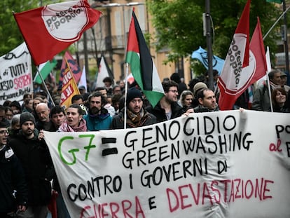 Manifestación de protesta durante la cumbre del G7 sobre clima, energía y medio ambiente celebrada en Venaria Reale, cerca de Turín (Italia), el pasado 28 de abril.
