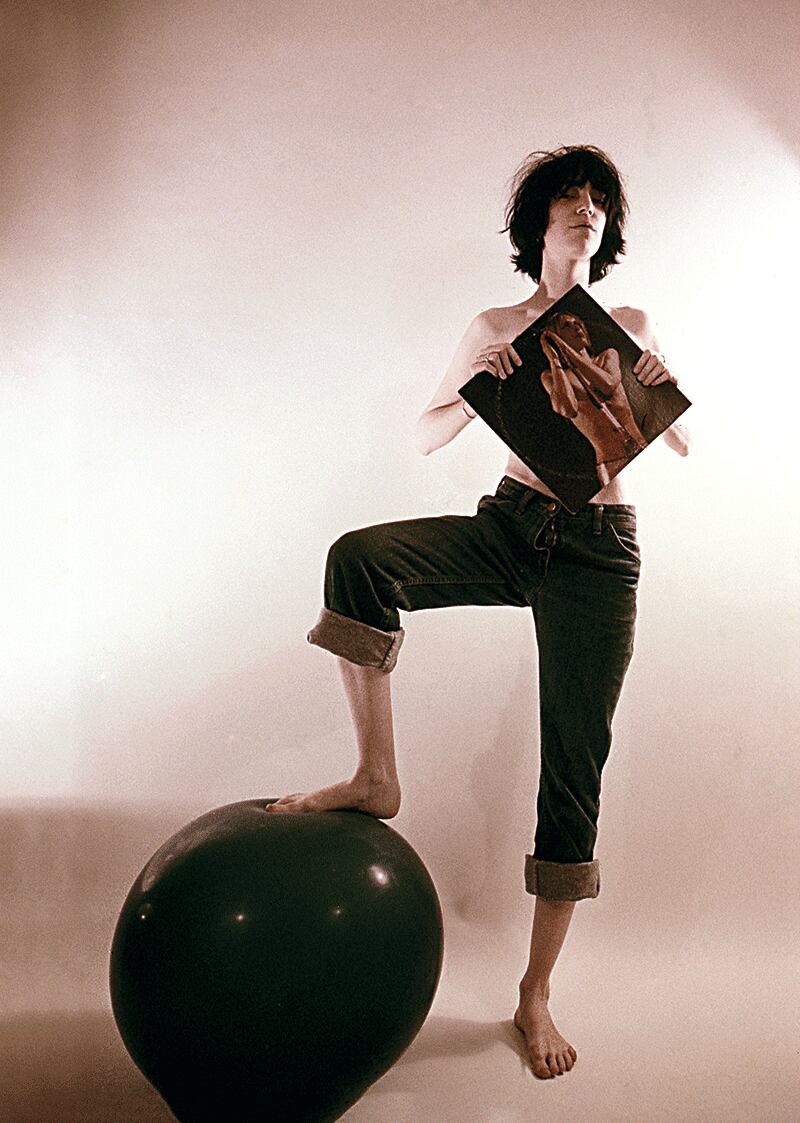 Patti Smith en una sesión de fotos en 1974.