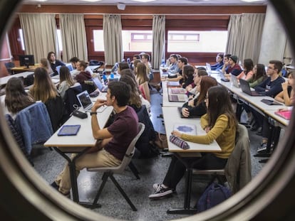 Estudiantes de la facultad de Derecho en la Universidad de Valencia.