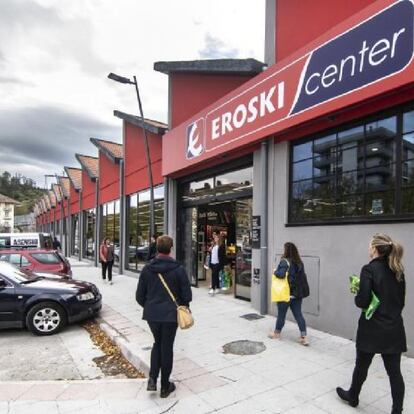 “Mañana puede ser Carrefour o Lidl”: Niño Becerra se fija en la última medida de Eroski y lanza este serio aviso