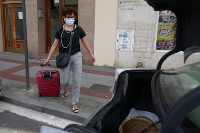 Carolina Tricio se prepara para salir de viaje, el sábado en Vitoria.