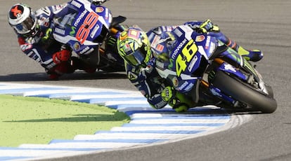 Los pilotos de Movistar Yamaha, Valentino Rossi y Jorge Lorenzo, durante el Gran Premio de Japón.