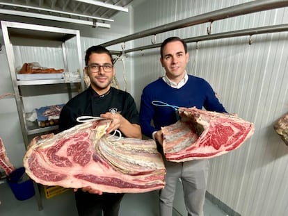 Los hermanos Guijarro, en sus cámaras de maduración.